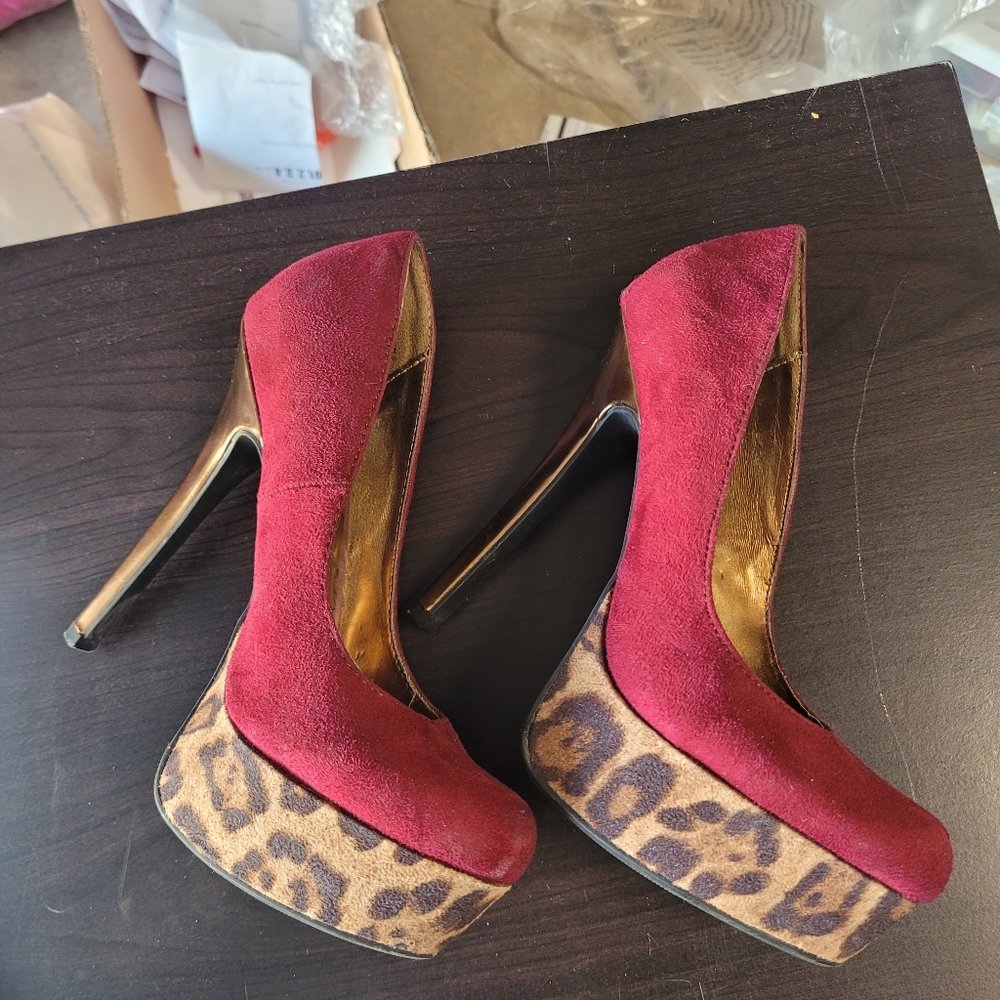 Sexy cute maroon printed heels